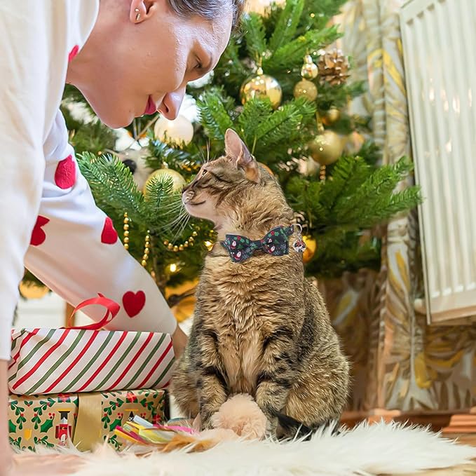 SCENEREAL Christmas Cat Collar Breakaway with Bell and Bowtie, 3 Pack Adjustable Cute Kitten Collars with Snowman, Gingerbread Man, Xmas Tree Pattern,Pet Collars for Girl Boy