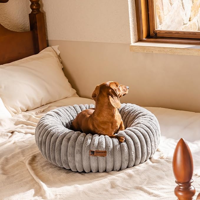 MEWOOFUN Donut Dog Beds for Small Dog, Calming Bed Round Cute Puppy Bed with Non-Slip Bottom, Fluffy Washable Pet Bed for Puppy and Kitten (Grey, S (25x25x7))
